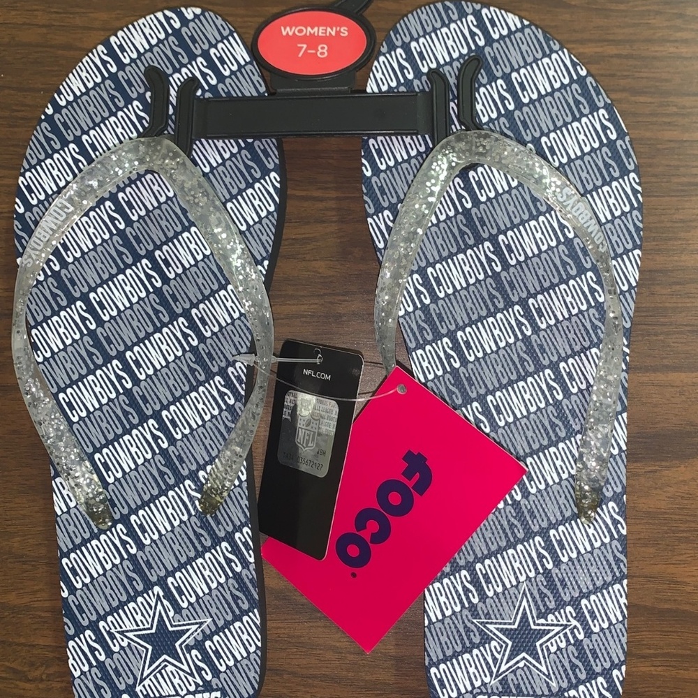 Dallas Cowboys flip flops